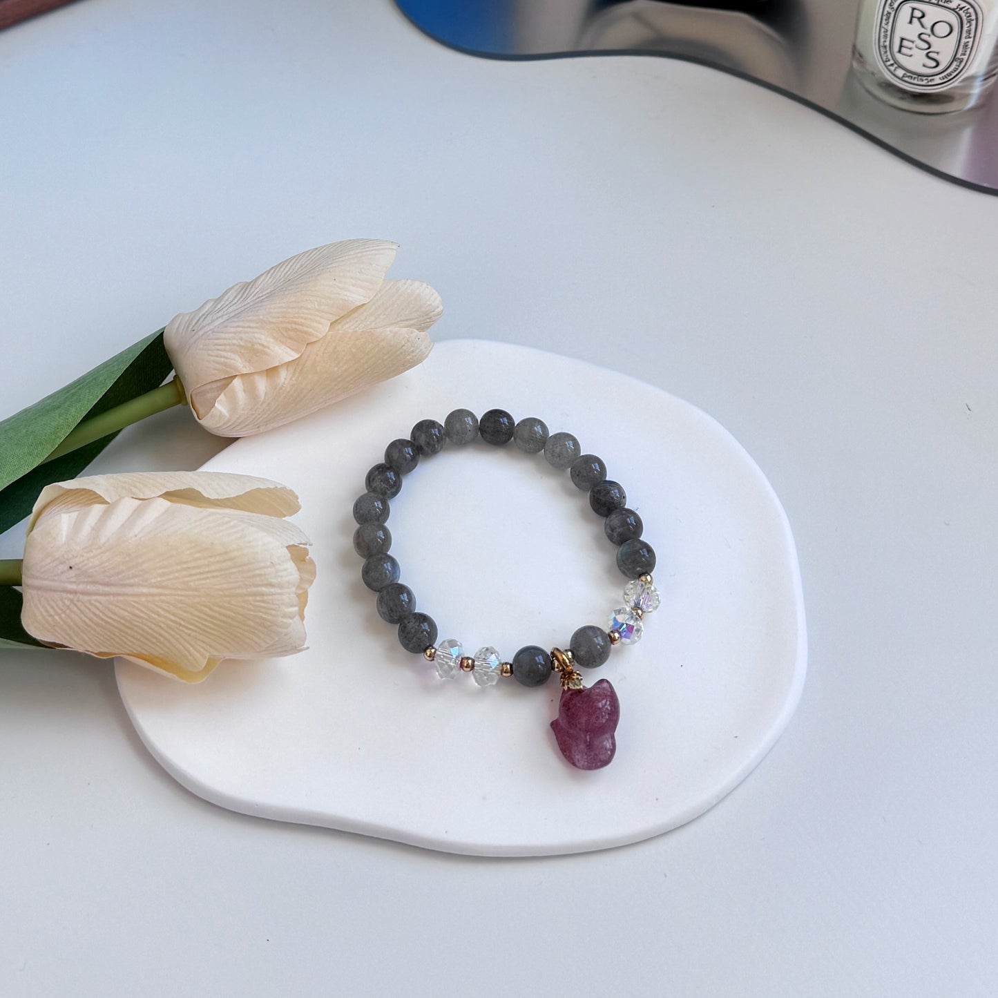 A cute bracelet with moonstone beads and a strawberry quartz fox charm, perfect as a gift for girlfriend, gift for sister, gift for daughter, gift for wife, or gift for friend.