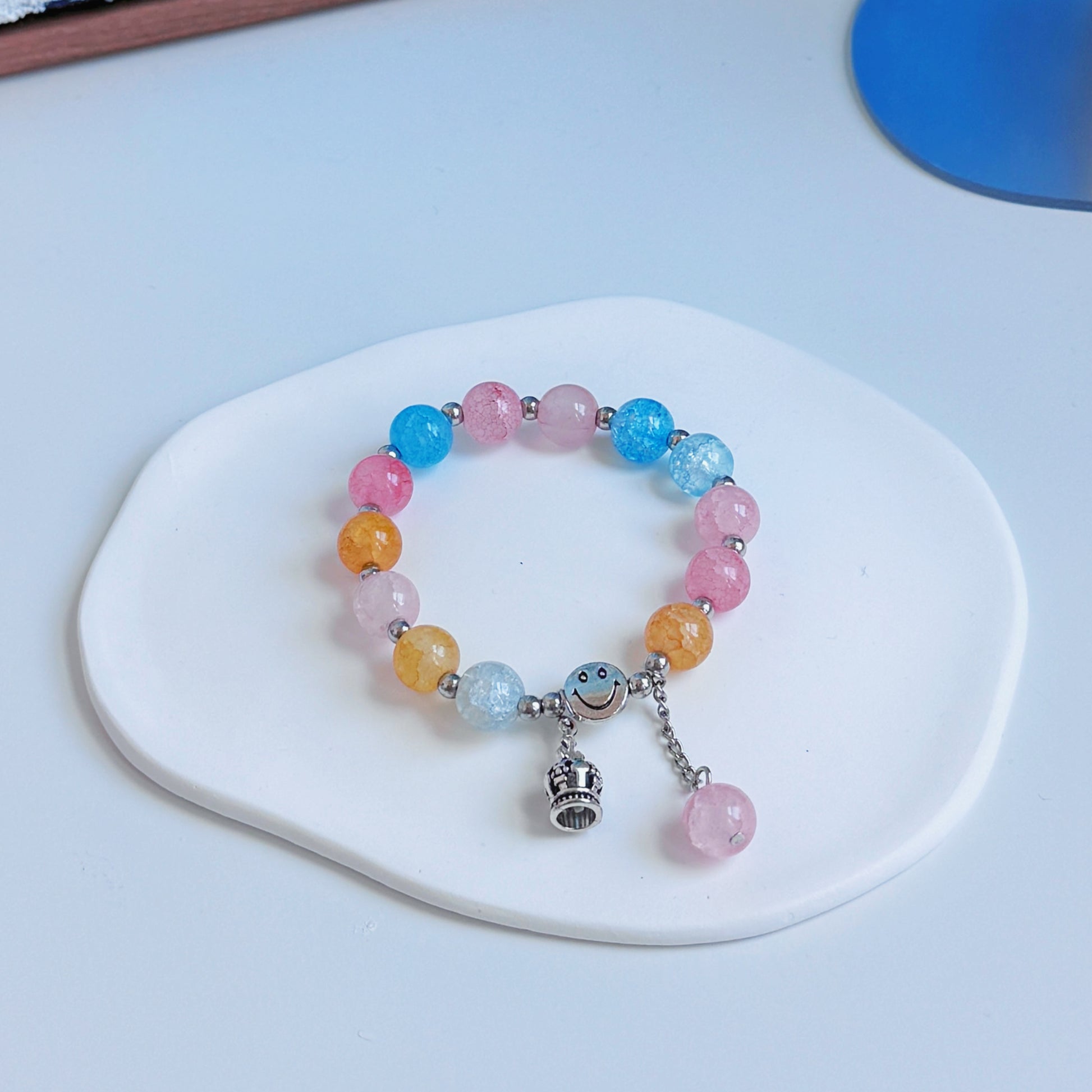 A simple, cute bracelet with multicolored glass beads, of colors that resemble a dreamy paradise, a perfect addition to any fashionable outfit.