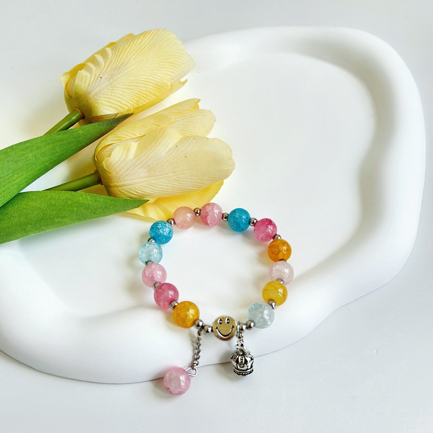 A multicolored bracelet, pretty and sophisticated, perfect for a gift for mom, a gift for wife, a gift for girlfriend, a gift for sisters, or a gift for daughter.